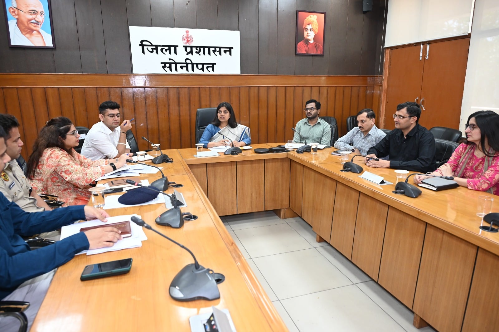 डीजल-पेट्रोल की कालाबाजारी पर सख्त हुई प्रशासनिक मशीनरी, उपायुक्त नेहा सिंह ने दिए कड़ी निगरानी के निर्देश