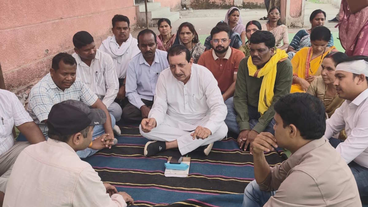 कमीशनखोरी पर फूटा गुस्सा, जनपद कार्यालय में तालाबंदी, भीतर बंद हुए अधिकारी-कर्मचारी…