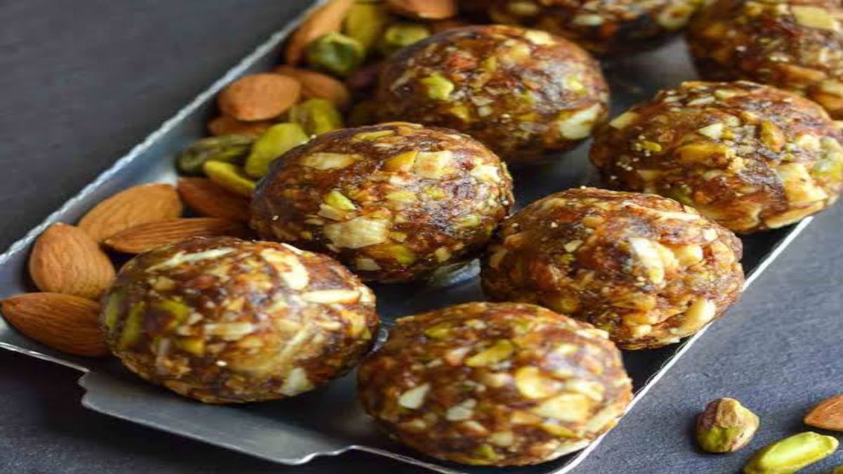 फादर्स डे पर डायबिटिक पापा के लिए बनाएं हेल्दी और टेस्टी खजूर dryfruits लड्डू, जानें आसान रेसिपी