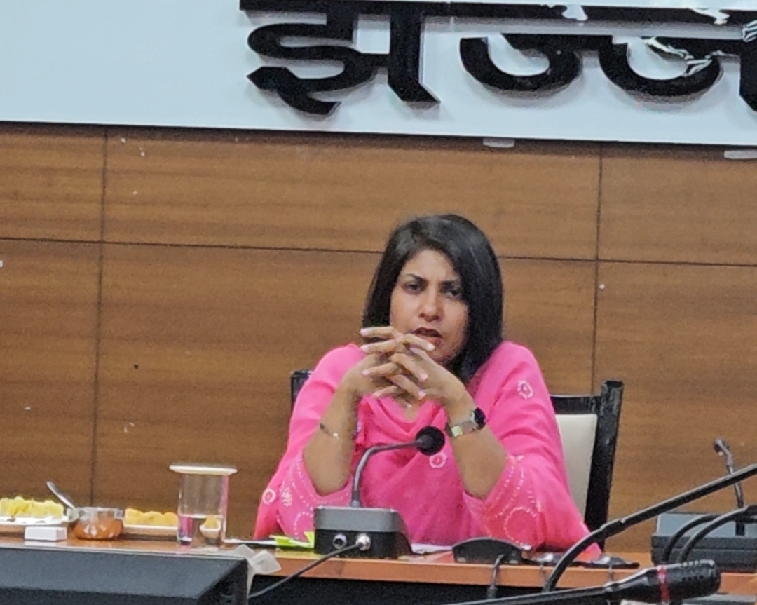 झज्जर में 15 जून से घर-घर जाएंगे बीएलओ, DC वर्षा खांगवाल ने दी जानकारी