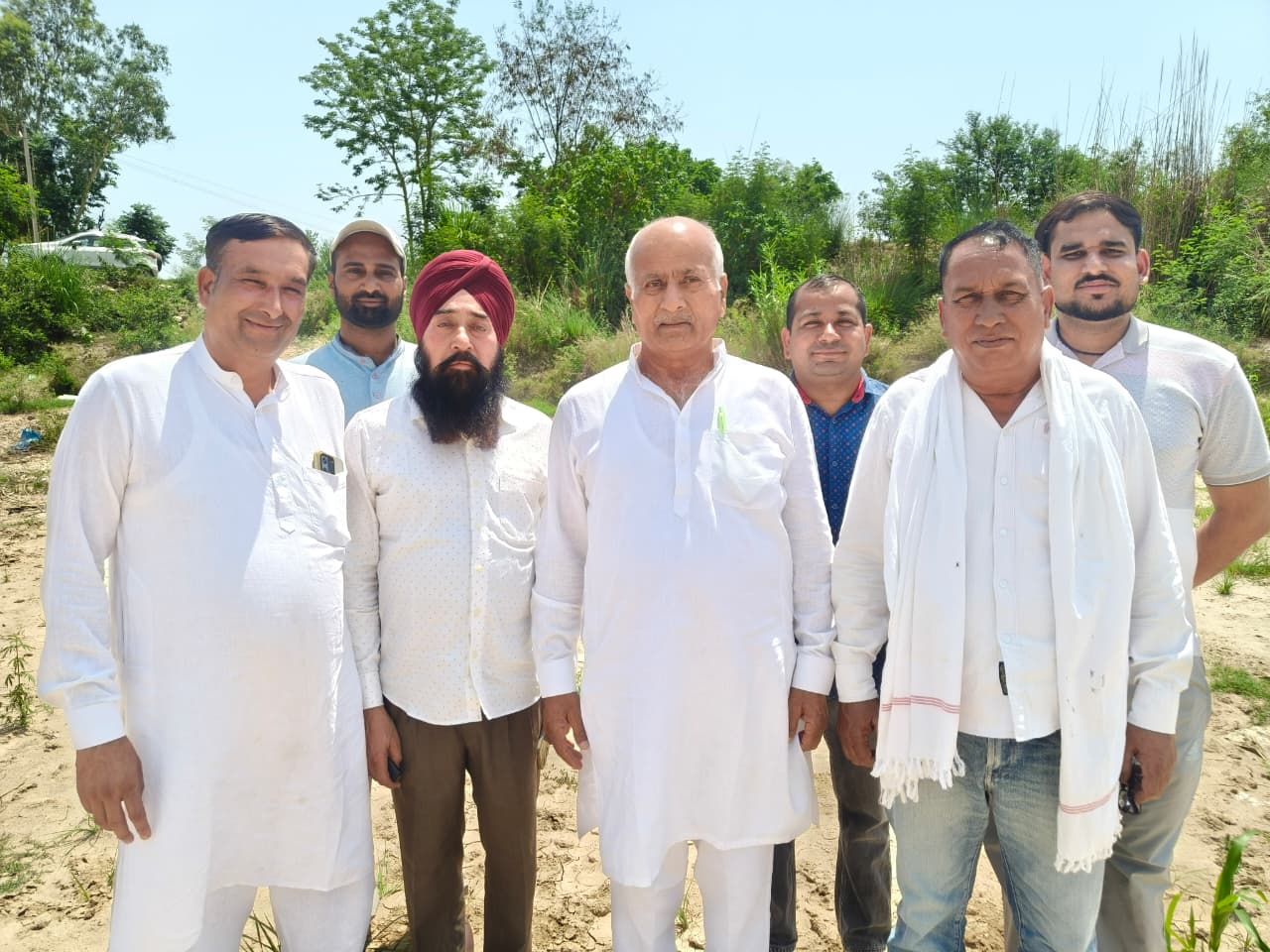 सोम नदी की बाढ़ ने उजाड़ी खेती, खेतों में जमा रेत के अंबार; कांग्रेस नेता ने उठाई बड़ी मांग