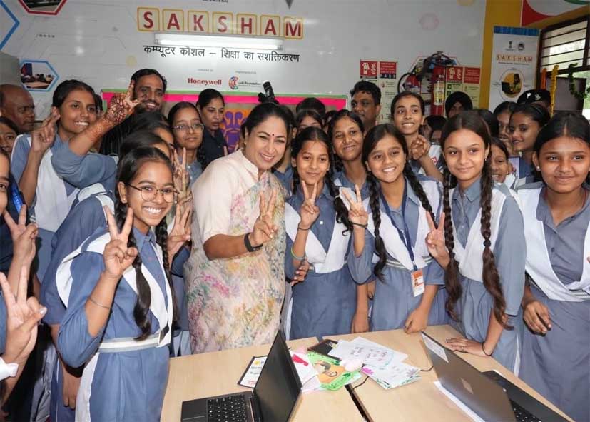 सरकारी स्कूल हुए हाईटेक, CM रेखा गुप्ता ने दी AI स्मार्ट टॉयलेट और STEM लैब की सौगात