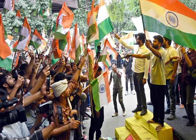 CJP Protest Delhi: दिल्ली पुलिस की बैरिकेडिंग के बावजूद CJP का ऐलान, बोले- संसद मार्च होकर रहेगा