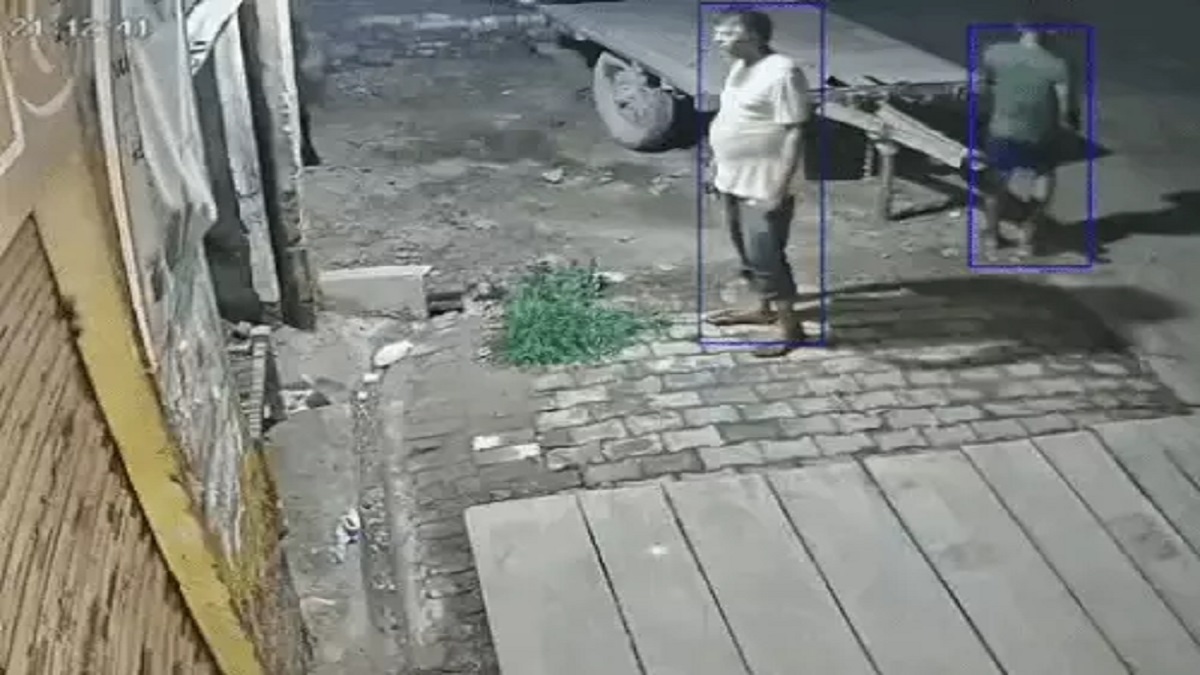 संपत्ति विवाद में खूनी खेल, दुकान में घुसकर बरसाई लाठियां और लूटी सोने की चेन