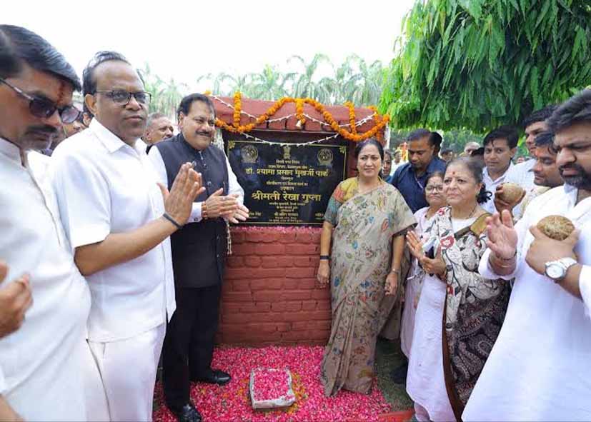 CM रेखा गुप्ता ने शालीमार बाग और पीतमपुरा में विकास कार्यों की समीक्षा, अधिकारियों को दिए सख्त निर्देश