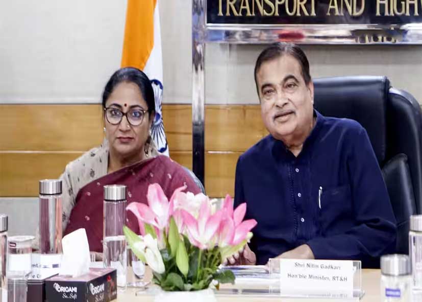CM रेखा गुप्ता की नितिन गडकरी से दो अहम गुजारिशें, मांडी रोड को मिले नेशनल हाईवे का दर्जा