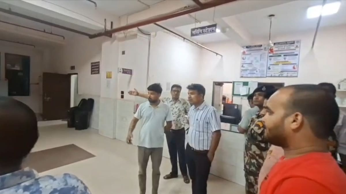 सदर अस्पताल में डीएम का औचक निरीक्षण, अव्यवस्था देख अधिकारियों को लगाई फटकार