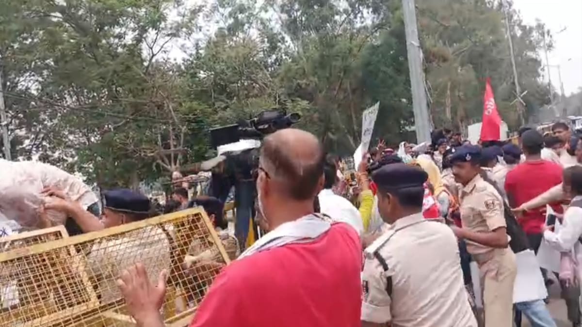शिक्षा नीति के विरोध में राजभवन घेराव करने निकले छात्र, पुलिस से हुई जोरदार झड़प