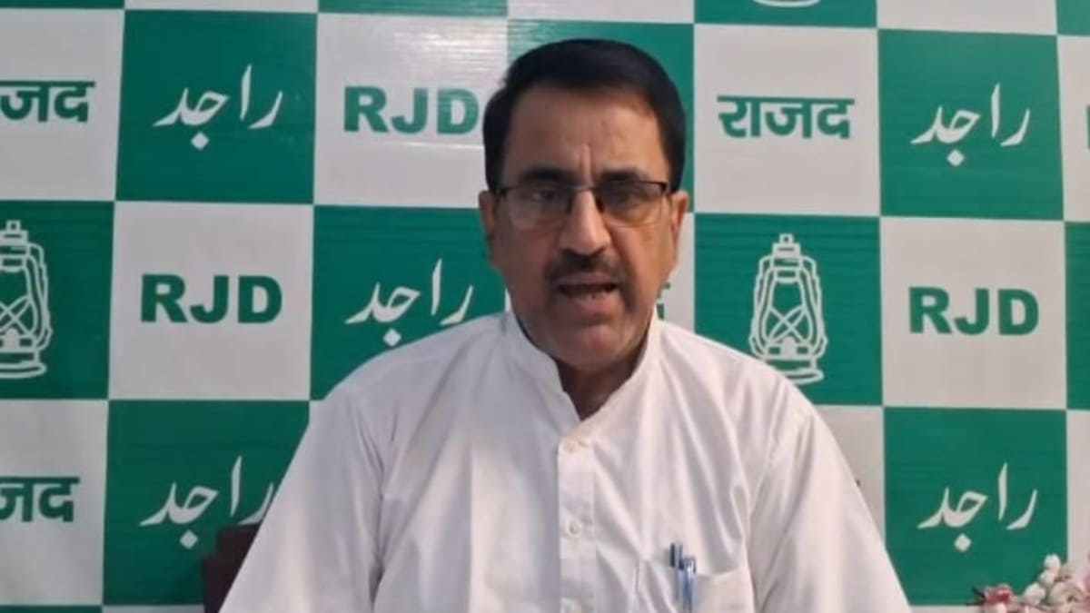 बदहाल सड़कें और ऊपर से टोल का नया टैक्स, राजद प्रवक्ता एजाज अहमद ने सरकार पर बोला हमला