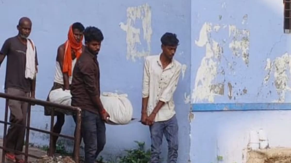 सड़क किनारे चल रहे 55 वर्षीय अधेड़ को पिकअप ने कुचला, मौके पर मौत
