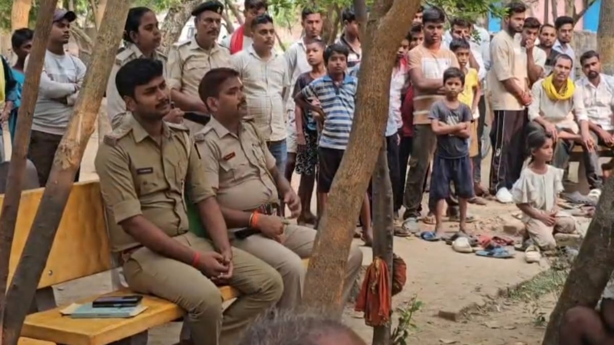 300 साल पुरानी अष्टधातु मूर्तियों की चोरी पर भड़के ग्रामीण, महापंचायत में पुलिस को दी चेतावनी