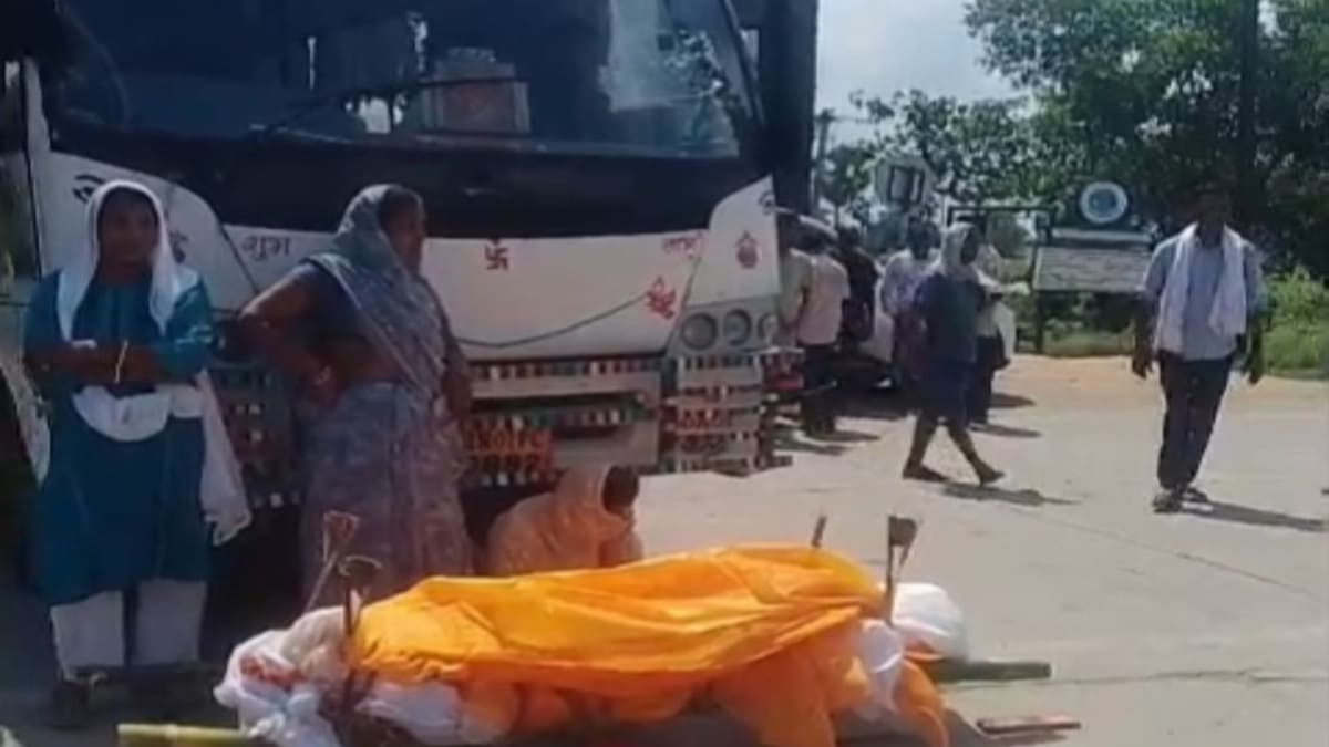 फोन कर बुलाया, फिर चाकुओं से गोदकर लैब कर्मी की हत्या, NH-20 को किया जाम