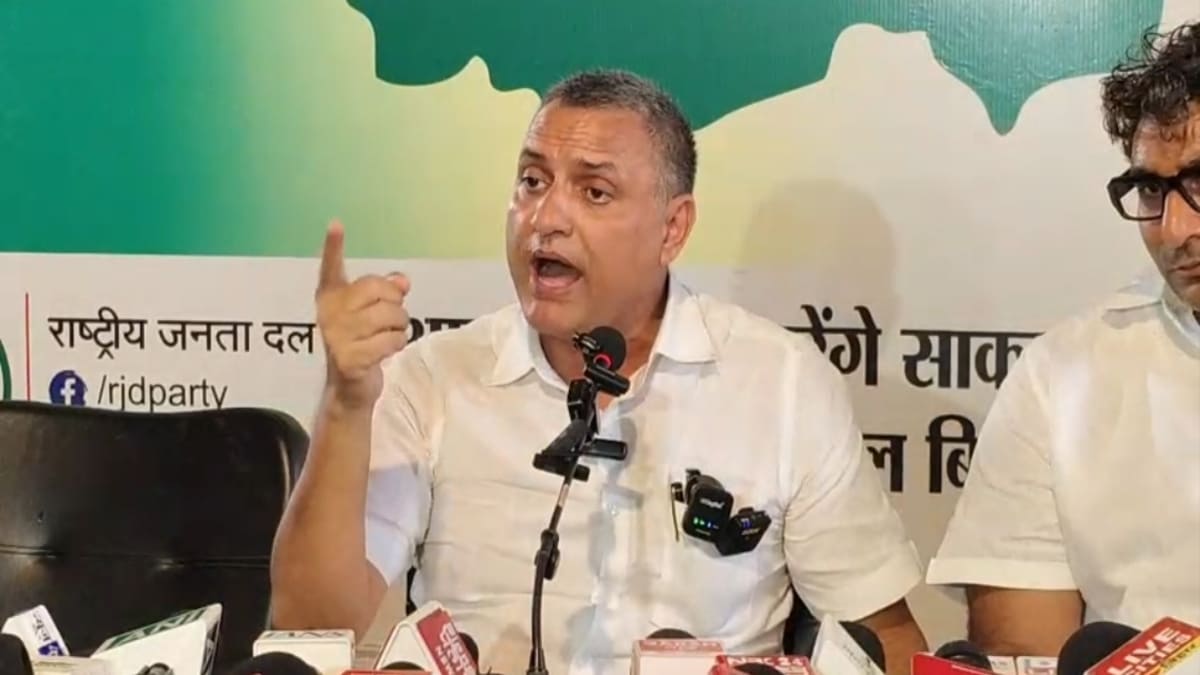 चैट कांड में फंसे बड़े अधिकारी? सुधाकर सिंह का सरकार पर बड़ा आरोप