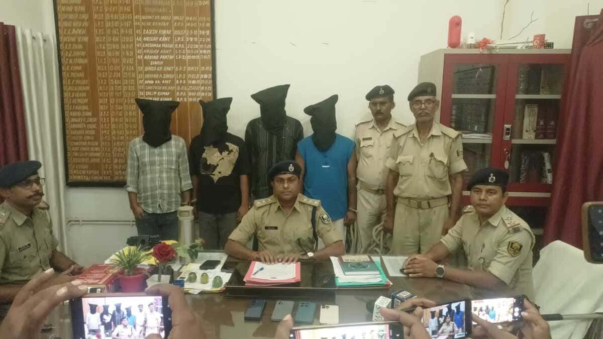 ​ओटीपी के जरिए बैंक खाते साफ करने वाले गिरोह का भंडाफोड़, 4 गिरफ्तार