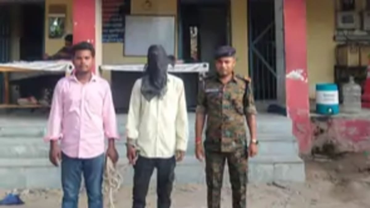 मोबाइल लोकेशन से पकड़ा गया चोर, झाड़ियों में छिपा रखा था चोरी का बक्सा