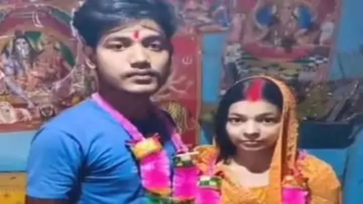 प्रेम विवाह से नाराज ग्रामीणों ने तोड़ा युवक का घर, परिवार को गांव छोड़ने पर किया मजबूर