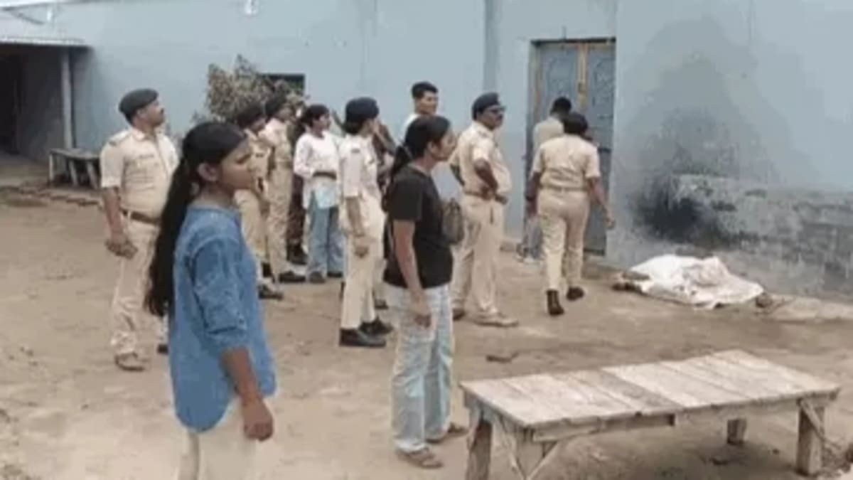 रेड लाइट एरिया में सेक्स रैकेट का भंडाफोड़, 4 नाबालिगों सहित 18 लोग हिरासत में