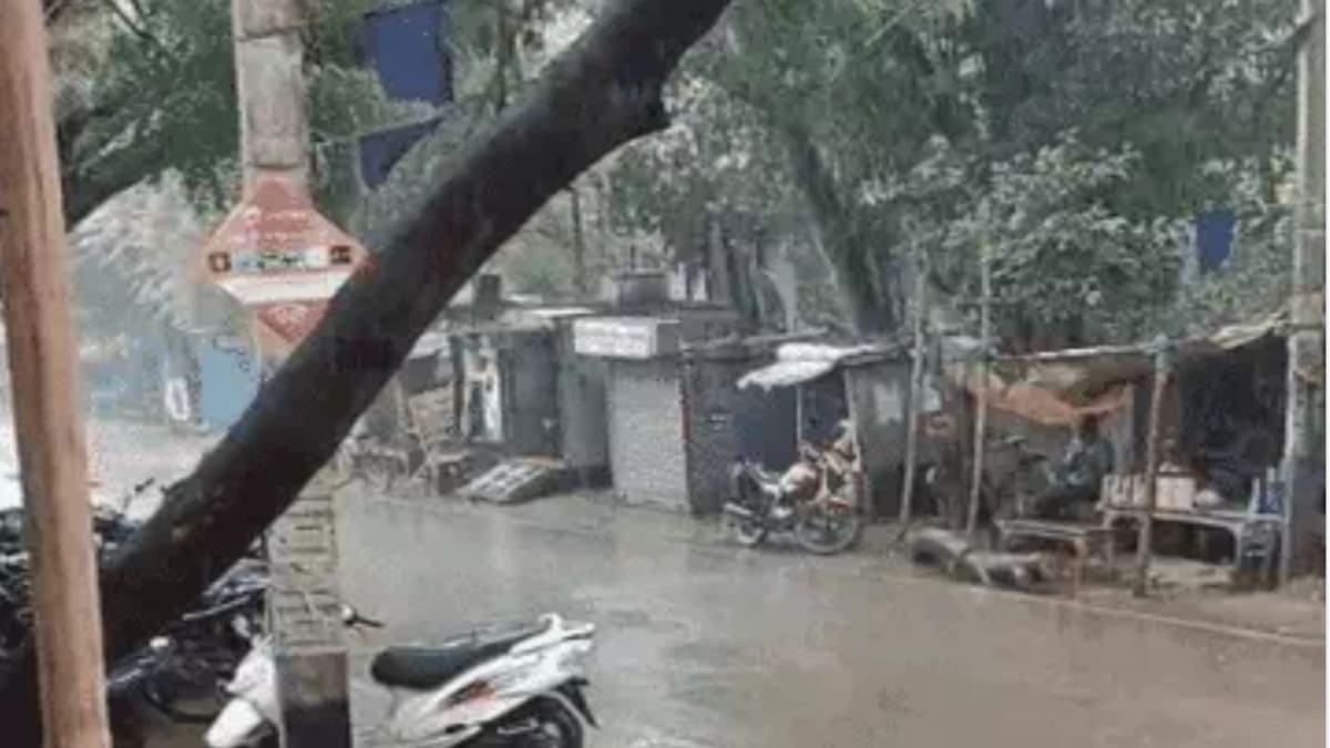 ​आसमान से बरस रही आफत: 30 जिलों में रेड अलर्ट, वज्रपात ने ली किसान की जान