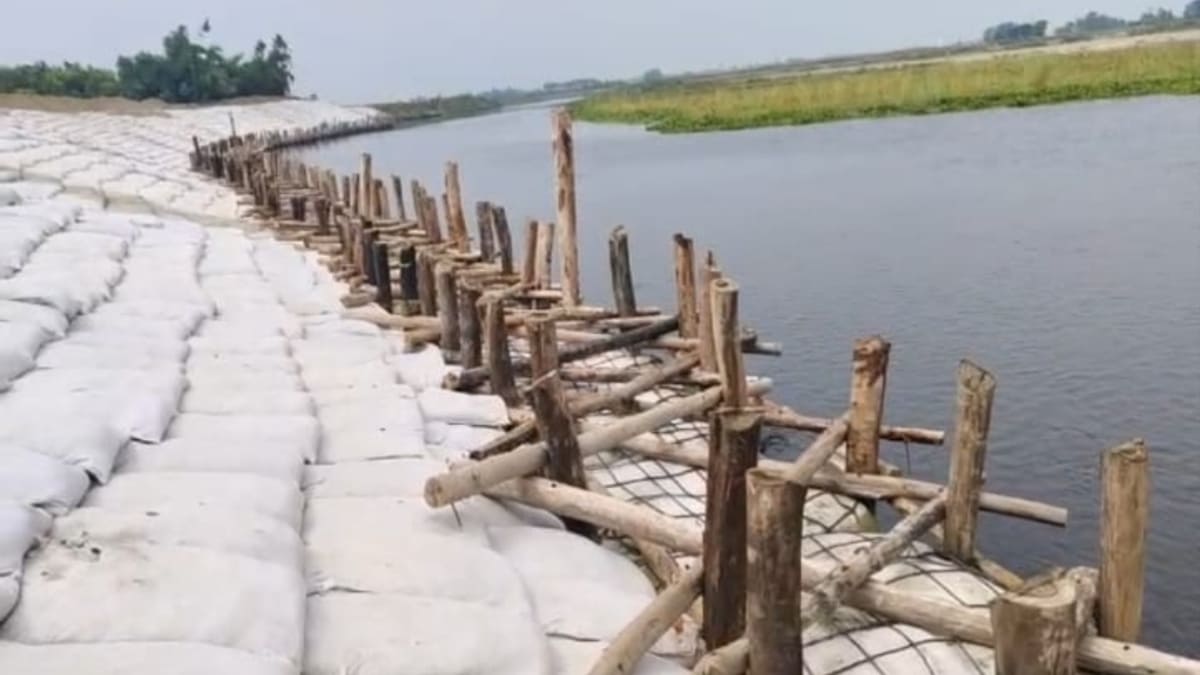 सुगौली में बाढ़ सुरक्षा बांध की गुणवत्ता पर उठे सवाल, ग्रामीणों ने निर्माण को बताया खतरा