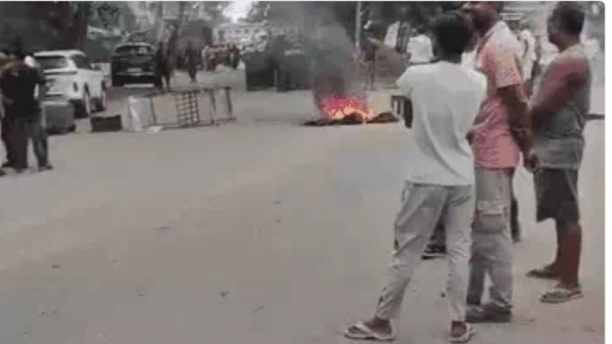 पूर्व मुखिया का शव मिलने से सनसनी, हत्या का आरोप, सड़क जाम कर भारी बवाल