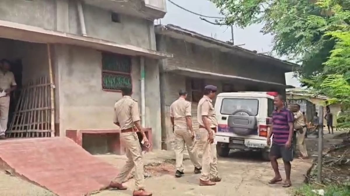 खाकी पर हमला: लूट की जांच करने गई डायल 112 टीम को बनाया निशाना