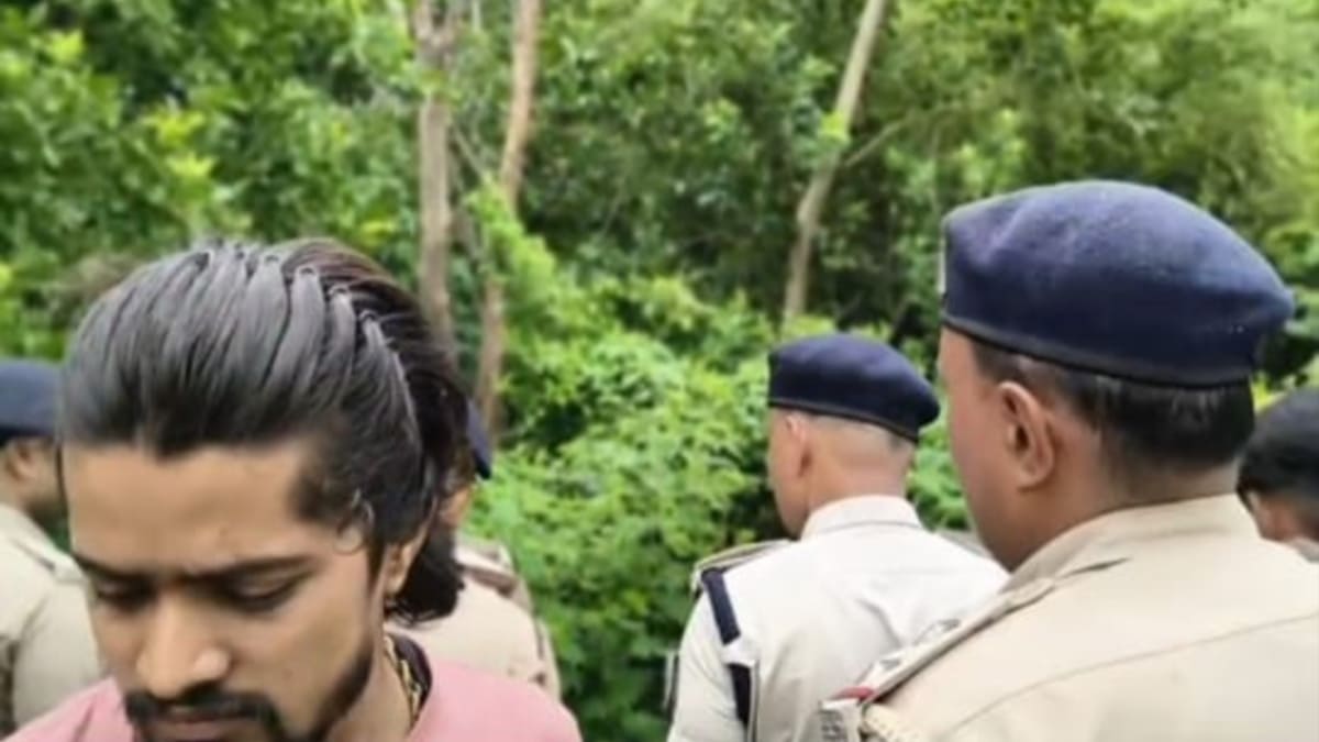 बांध पर मिला युवक का सिर कटा शव, जांच में जुटी पुलिस