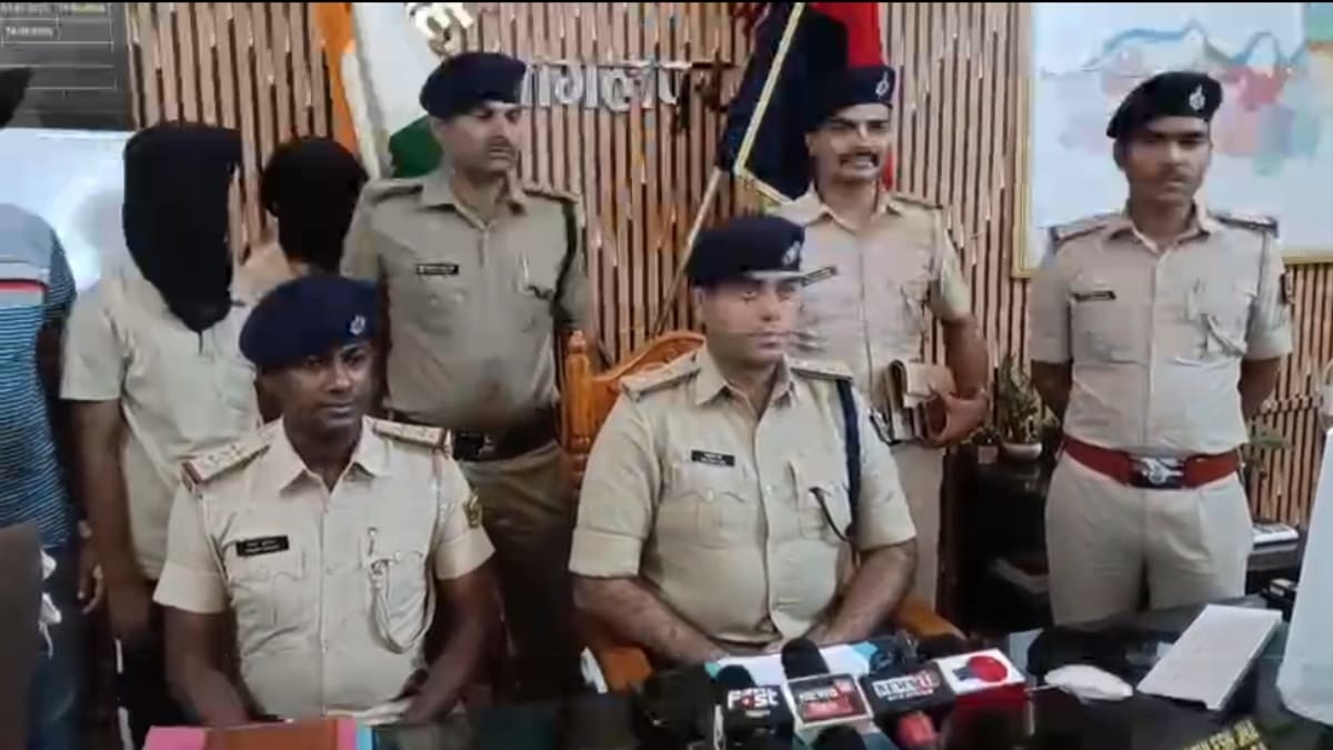 अवैध हथियारों की फैक्ट्री पर पुलिस का छापा, 5 गिरफ्तार, मास्टरमाइंड की तलाश तेज