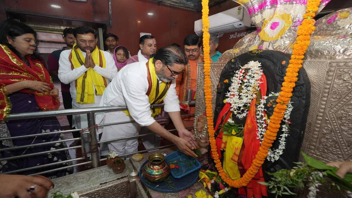 नामांकन से पहले प्रशांत किशोर की आध्यात्मिक पूजा, बाबा हरिहरनाथ मंदिर में टेका मत्था