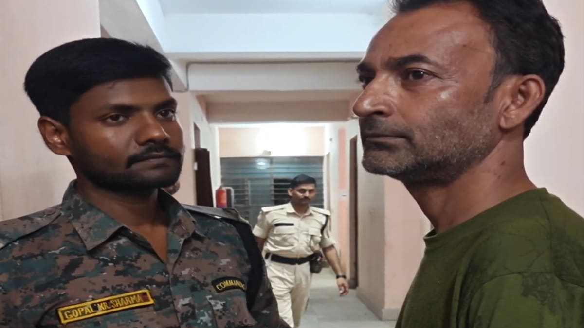 नशे में धुत मिले निलंबित ड्रग इंस्पेक्टर दीपक राम, लखीसराय पुलिस ने लिया ये एक्शन