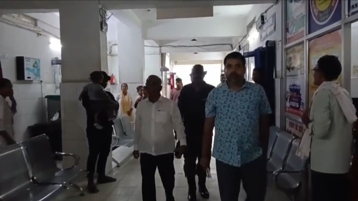 मरीज की मौत पर डॉक्टरों पर हमला, ठप रही ओपीडी, फिर शुरू हुआ का काम