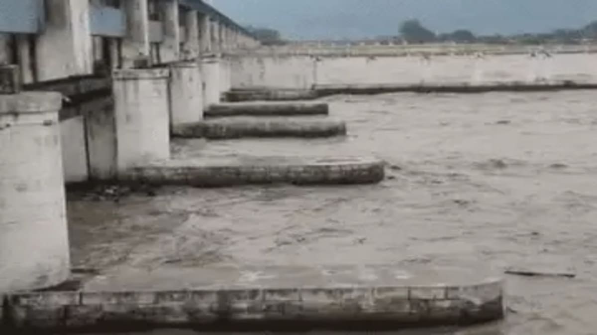 आकाशीय बिजली से 3 की मौत, नेपाल की बारिश ने नदियों का जलस्तर बढ़ाया