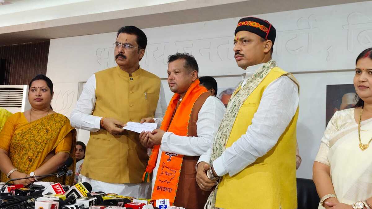 मुकेश सहनी को बड़ा झटका, VIP के राष्ट्रीय उपाध्यक्ष मधुकर आनंद ने थामा बीजेपी का दामन