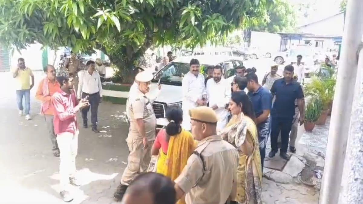 निष्कासित नेता छोटू सिंह से मिले स्वास्थ्य मंत्री निशांत कुमार, मुलाकात के बाद साधी चुप्पी
