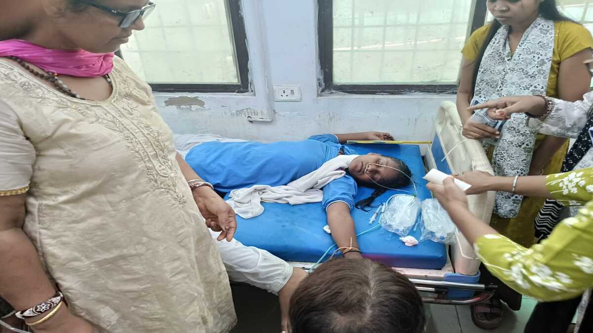 गैस पाइपलाइन लीक होने से रहुआ हाई स्कूल की 7 छात्राएं बेहोश, 5 की हालत गंभीर