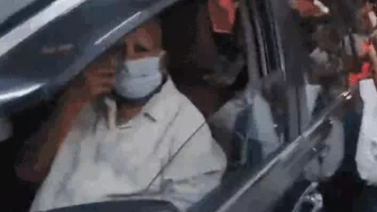 ​लालू यादव बेहतर इलाज के लिए दिल्ली रवाना, आंखों की समस्या के चलते AIIMS में होगा चेकअप