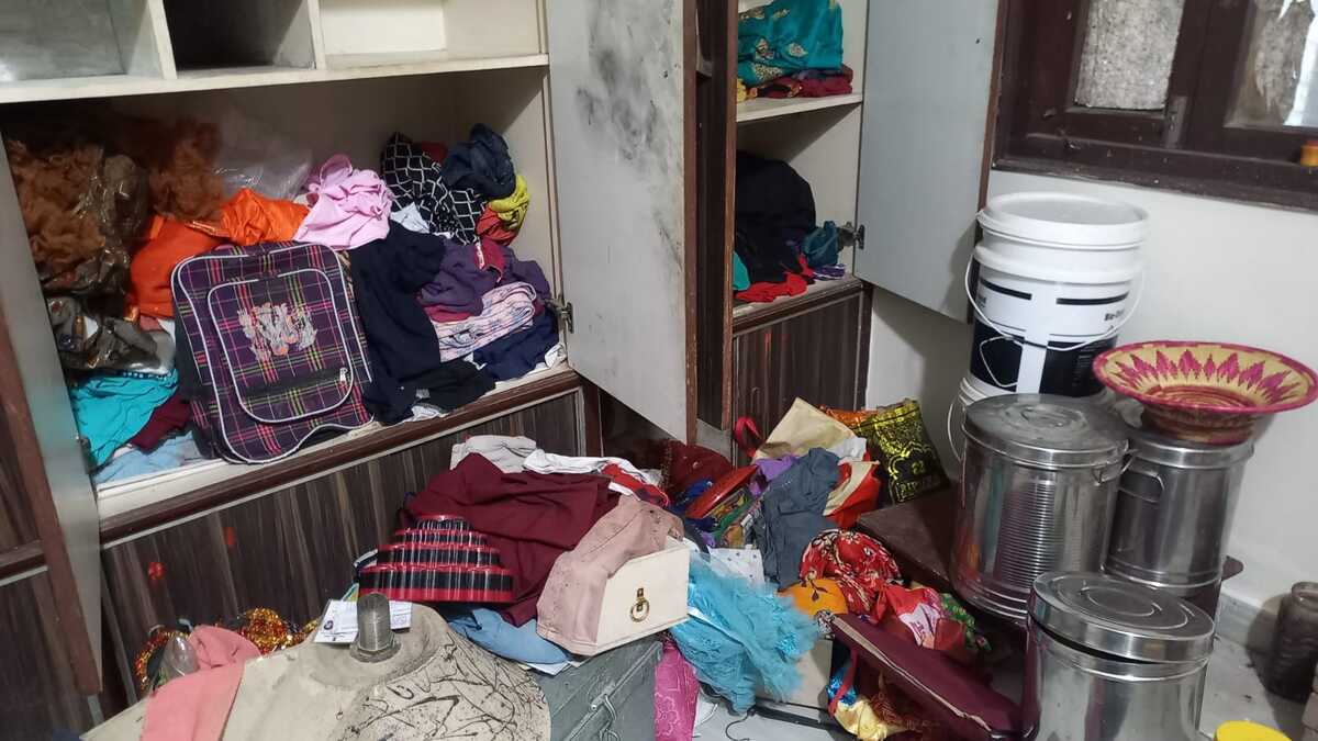 चिरैया में 30 लाख की डकैती, 45 मिनट तक घर में मचा तांडव, विरोध करने पर फोड़ा सिर