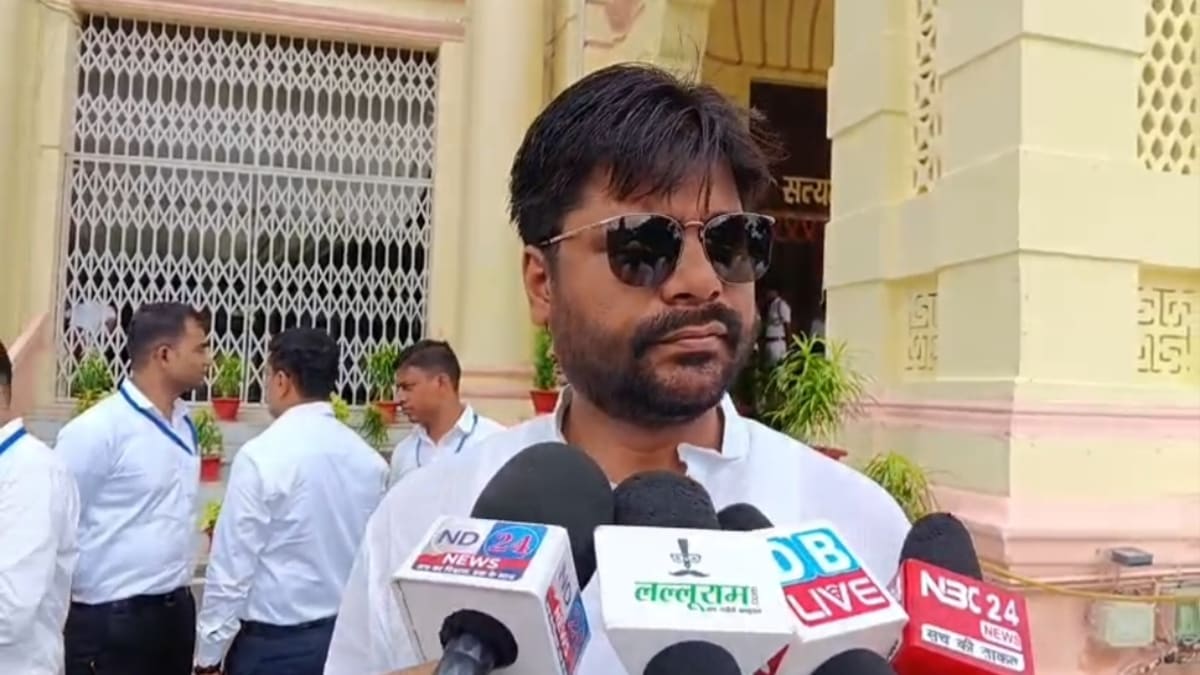 अगर सरकार में थोड़ी भी शर्म है तो… छात्र प्रदर्शन पर भड़के वामदल विधायक संदीप सौरव