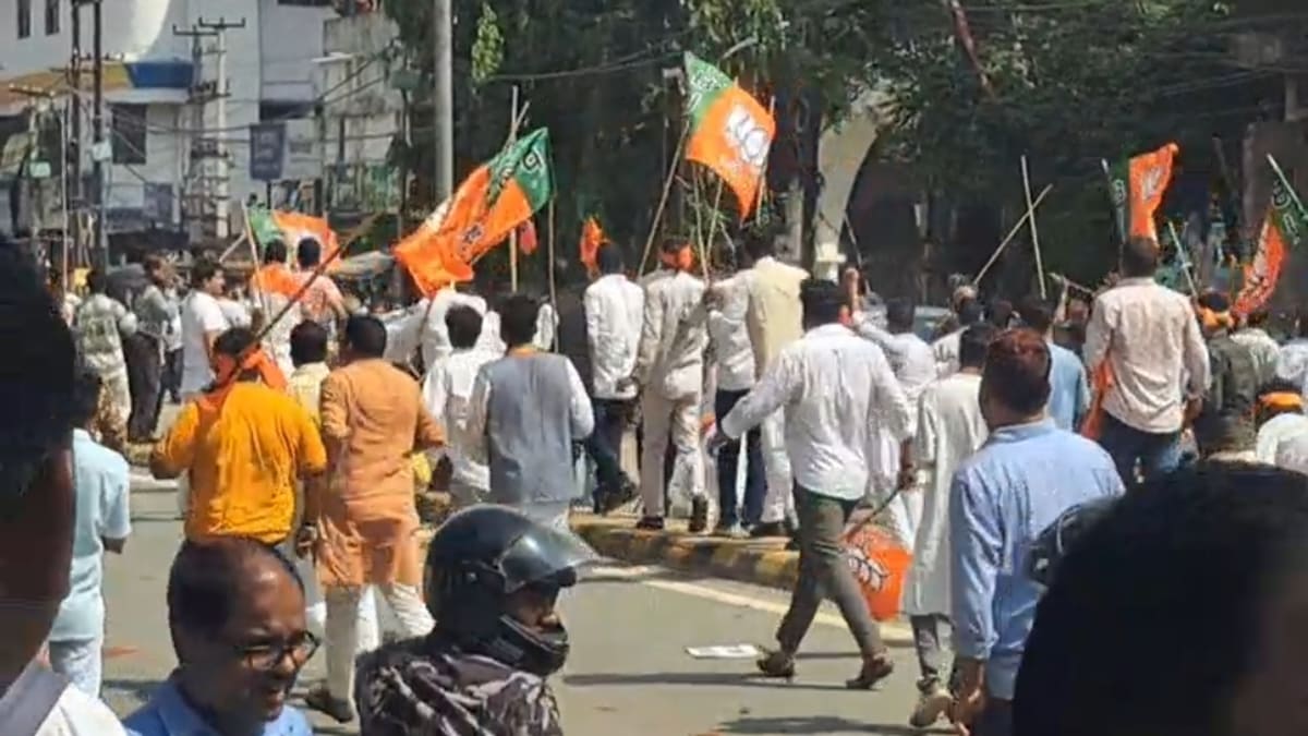 कांग्रेस के खिलाफ जोरदार प्रदर्शन, बीजेपी ने सदाकत आश्रम का किया घेराव