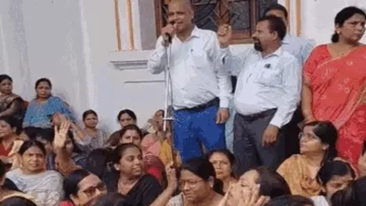 पटना यूनिवर्सिटी शिक्षकों का लोकभवन मार्च, निजी विश्वविद्यालय विधेयक के खिलाफ विरोध प्रदर्शन जारी