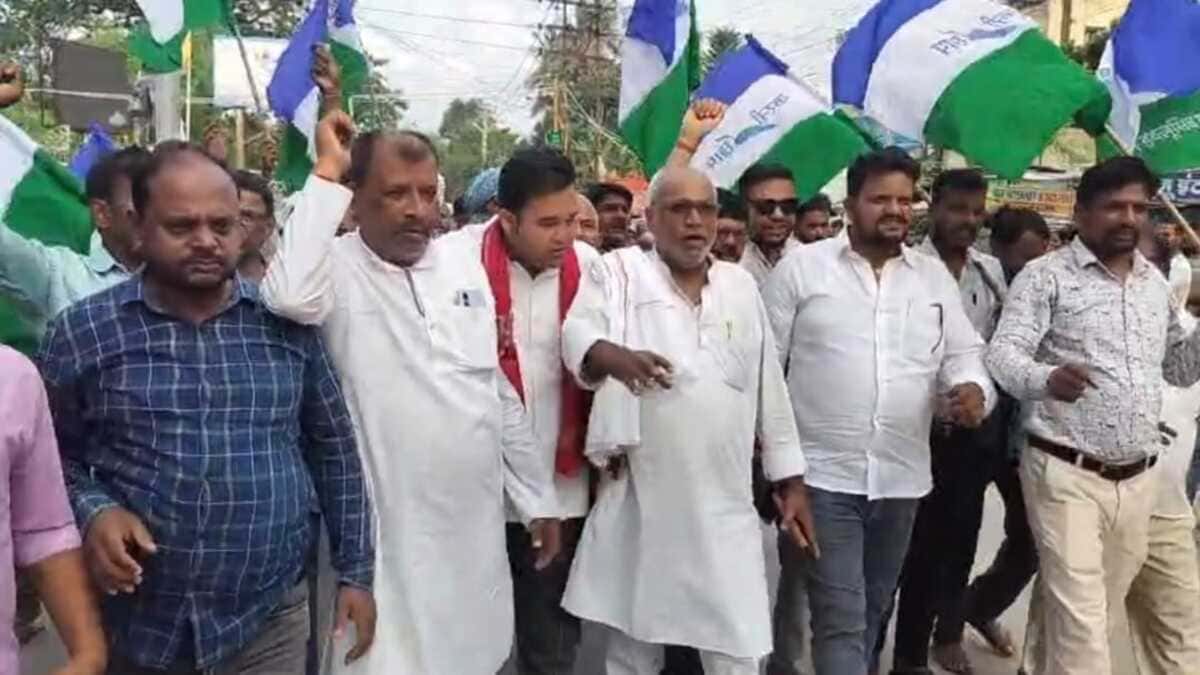 विधायक ई. आईपी गुप्ता के साथ विधानसभा में दुर्व्यवहार पर IIP और वामदलों का जोरदार प्रदर्शन