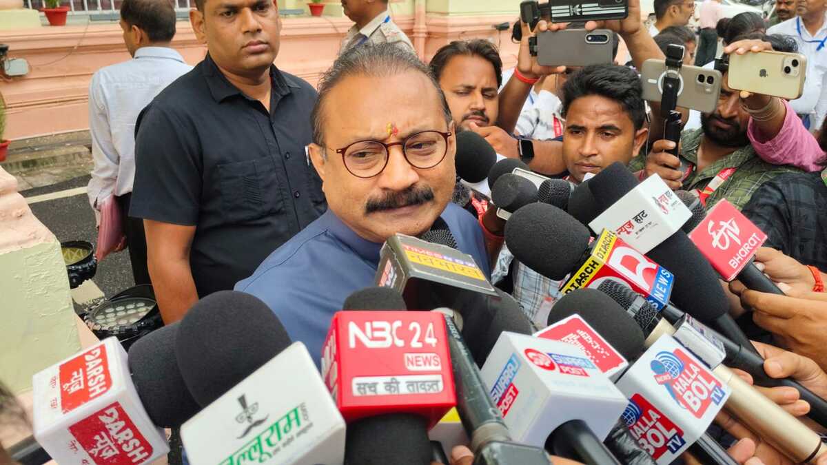 अशोक चौधरी का विपक्ष पर हमला, बोले- छात्र आंदोलन में असामाजिक तत्वों की घुसपैठ बर्दाश्त नहीं
