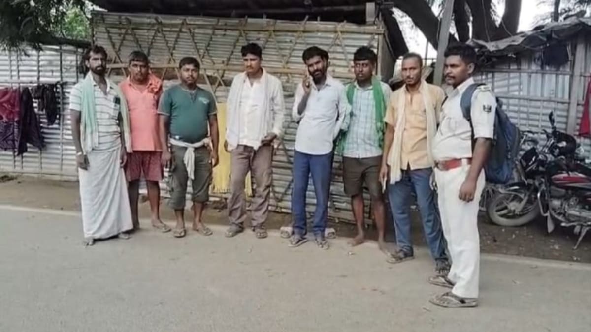 स्कूल से लौटने के दौरान हुआ हादसा, अधूरे पुल के गड्ढे में डूबने से दो सगी बहनों की मौत