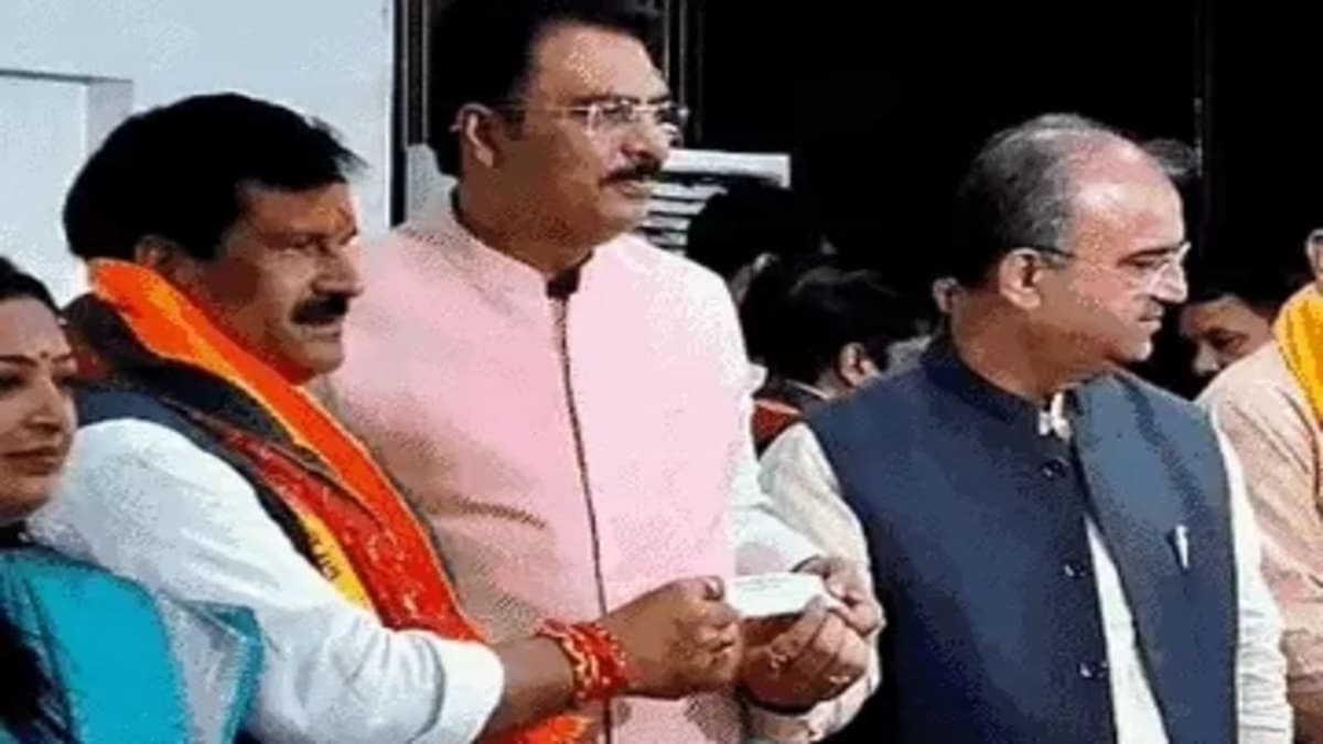 राजद को बड़ा झटका: मृत्युंजय तिवारी ने थामा बीजेपी का दामन, तेजस्वी पर लगाए गंभीर आरोप