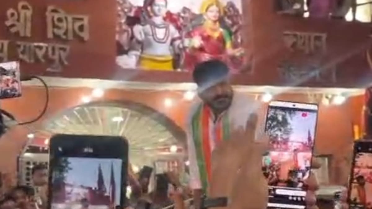 बाकीपुर विधानसभा में पवन सिंह का रोड शो, उमड़ी भारी भीड़ और बेकाबू हुआ जनसैलाब