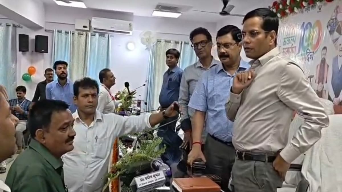 CM के कार्यक्रम से नदारद रहे जिला शिक्षा पदाधिकारी, DM ने दिए कार्रवाई के निर्देश