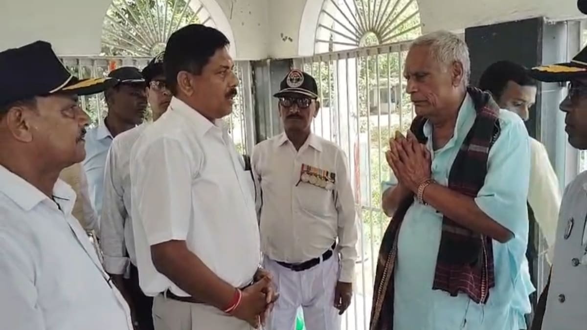 कारगिल विजय दिवस: शहीद सिपाही की प्रतिमा पर उमड़ा जनसैलाब, पूर्व सैनिकों ने नम आंखों से दी श्रद्धांजलि