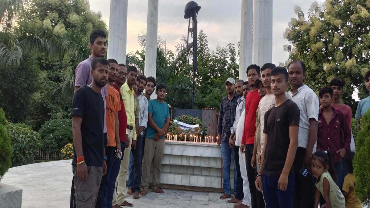 कारगिल विजय दिवस पर उमड़ा जनसैलाब, शहीदों के सम्मान में जले सैकड़ों कैंडल