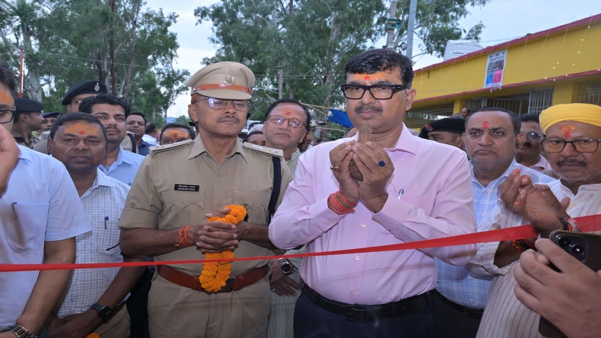 बिहार के देवघर बाबा धनेश्वर नाथ मंदिर में श्रावणी मेले का भव्य उद्घाटन, DM और SP ने की पूजा-अर्चना