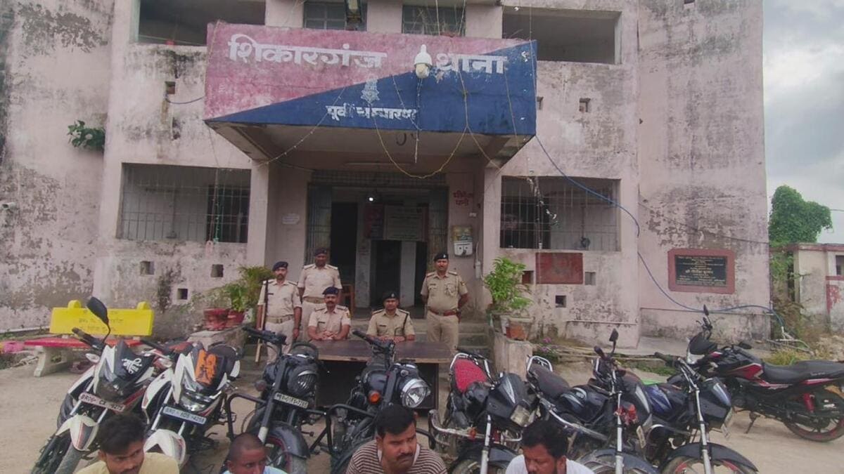 मोतिहारी पुलिस का बड़ा खुलासा: 28 चोरी की बाइक बरामद, 12 आरोपी गिरफ्तार