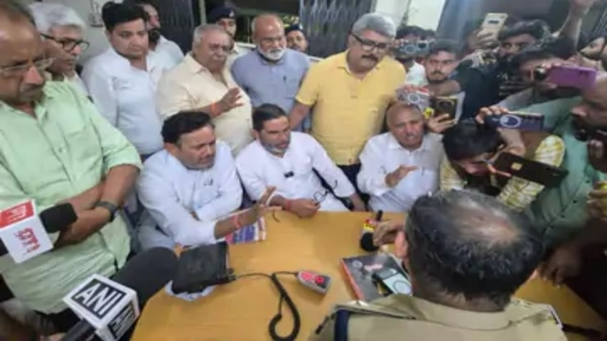 बांकीपुर उपचुनाव से पहले बड़ा सियासी बवाल, थाने में भिड़े PK और SHO, वीडियो वायरल